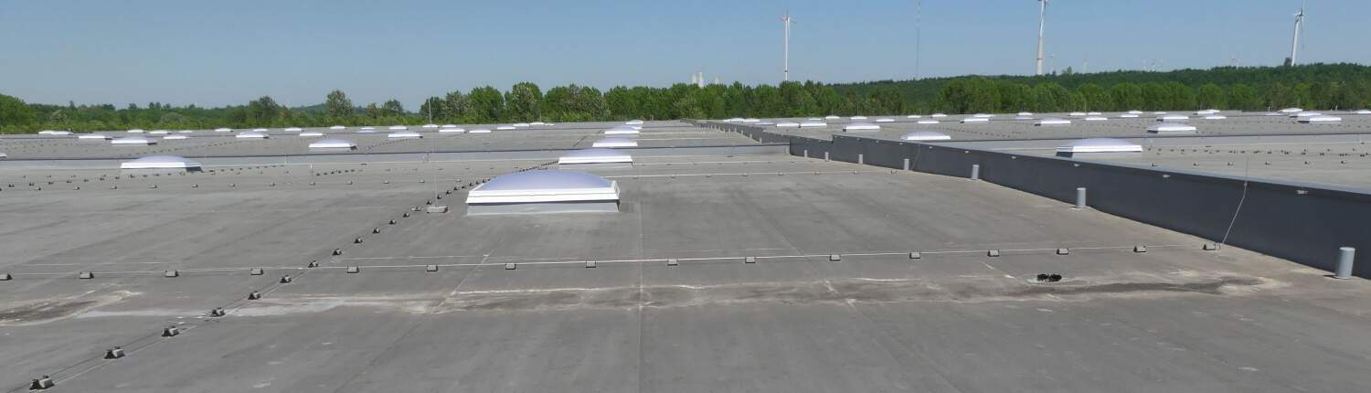 Gutachten Kunststoffbahnen-Abdichtung und Lichtkuppeln auf einem Industriedach